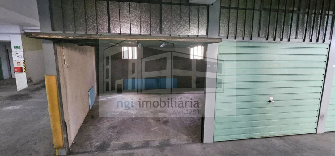 Garagem para Arrendamento em Queluz e Belas Foto 3