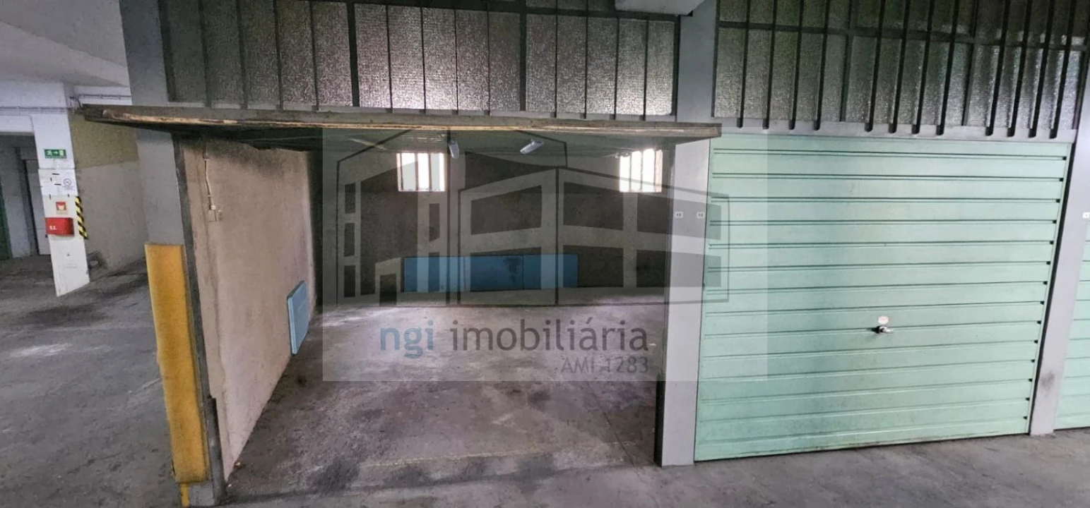 Garagem para Arrendamento em Queluz e Belas Foto 3