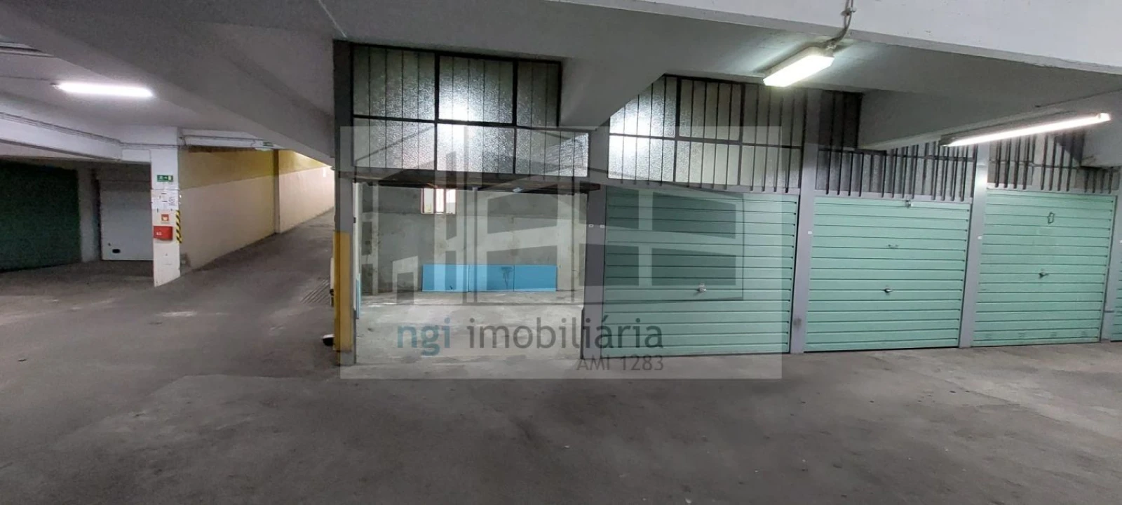 Garagem para Arrendamento em Queluz e Belas Foto 2