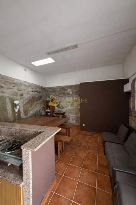 Moradia T4 para Venda em Golães
