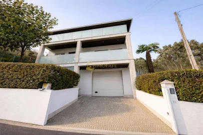 Moradia T4 para Venda em Golães