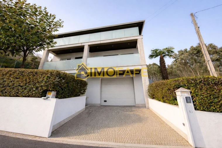 Moradia T4 para Venda em Golães Foto 2