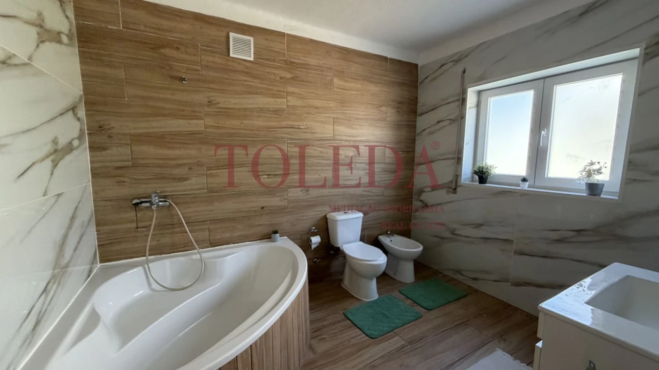 Moradia T4 para Venda em Casais e Alviobeira Foto 23