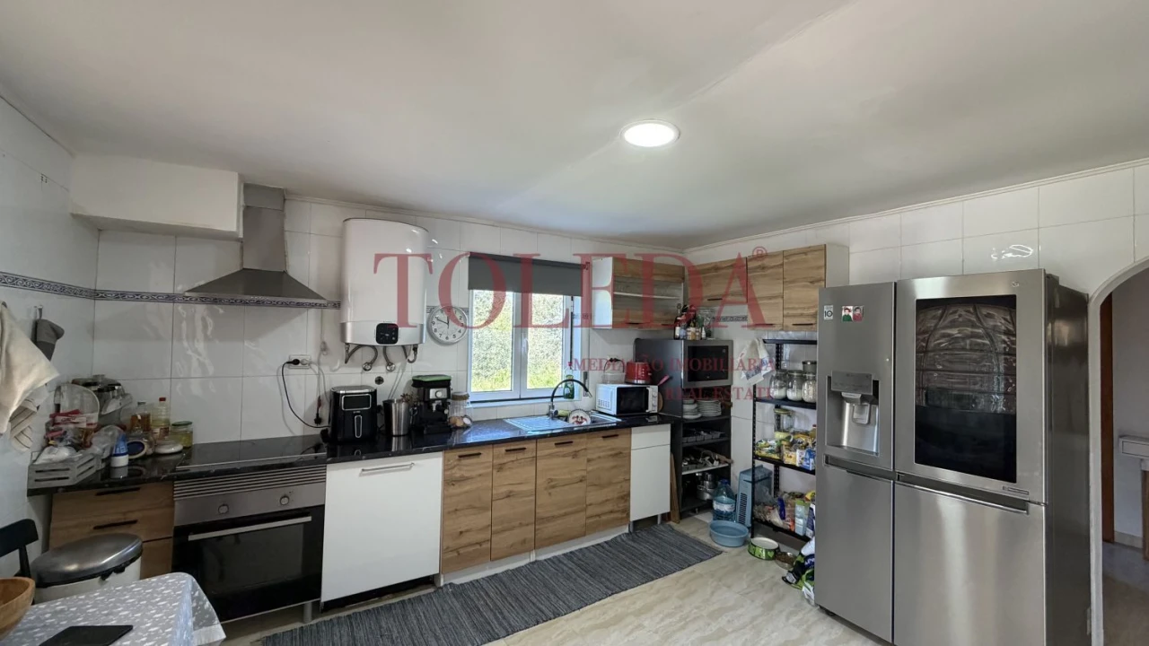 Moradia T4 para Venda em Casais e Alviobeira Foto 11