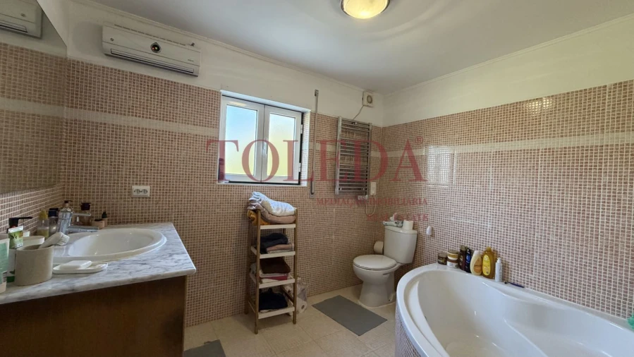 Moradia T4 para Venda em Casais e Alviobeira Foto 18