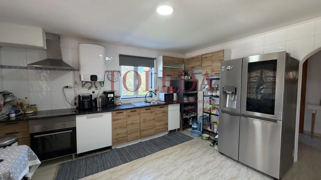 Moradia T4 para Venda em Casais e Alviobeira Foto 13