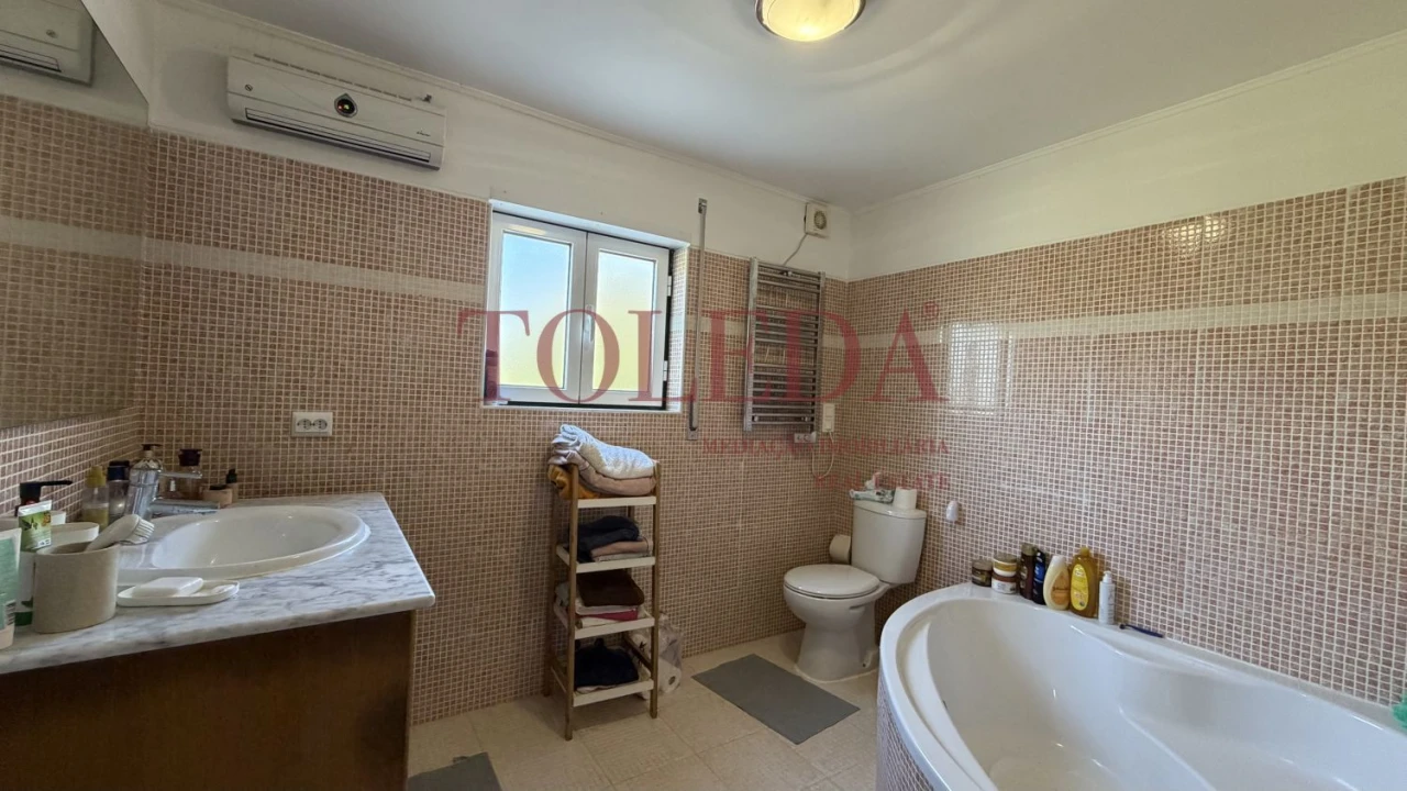 Moradia T4 para Venda em Casais e Alviobeira Foto 18