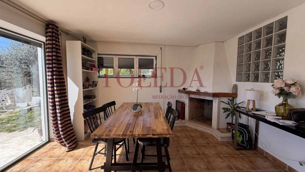 Moradia T4 para Venda em Casais e Alviobeira Foto 6