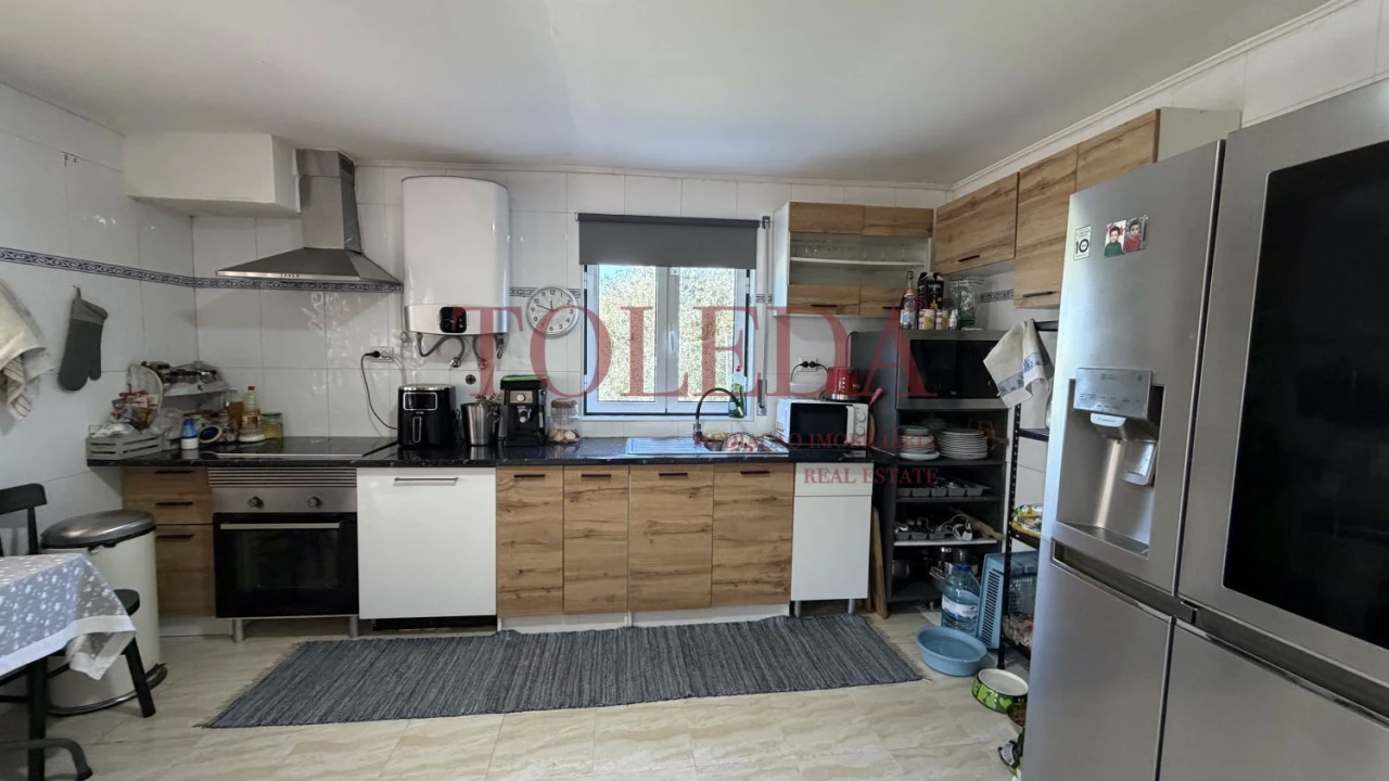 Moradia T4 para Venda em Casais e Alviobeira Foto 9