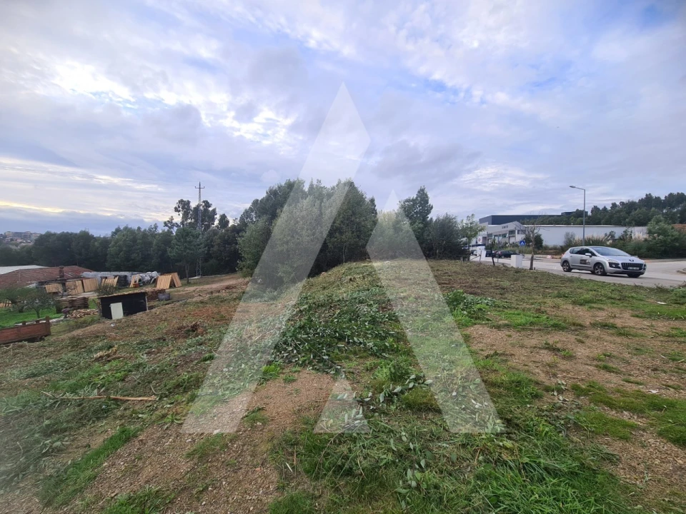 Terreno para Venda em São João da Madeira Foto 3