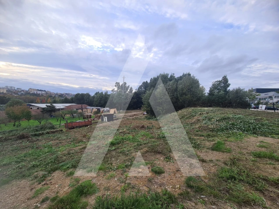 Terreno para Venda em São João da Madeira Foto 2