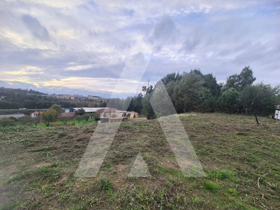 Terreno para Venda em São João da Madeira Foto 1