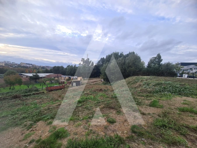 Terreno para Venda em São João da Madeira Foto 2