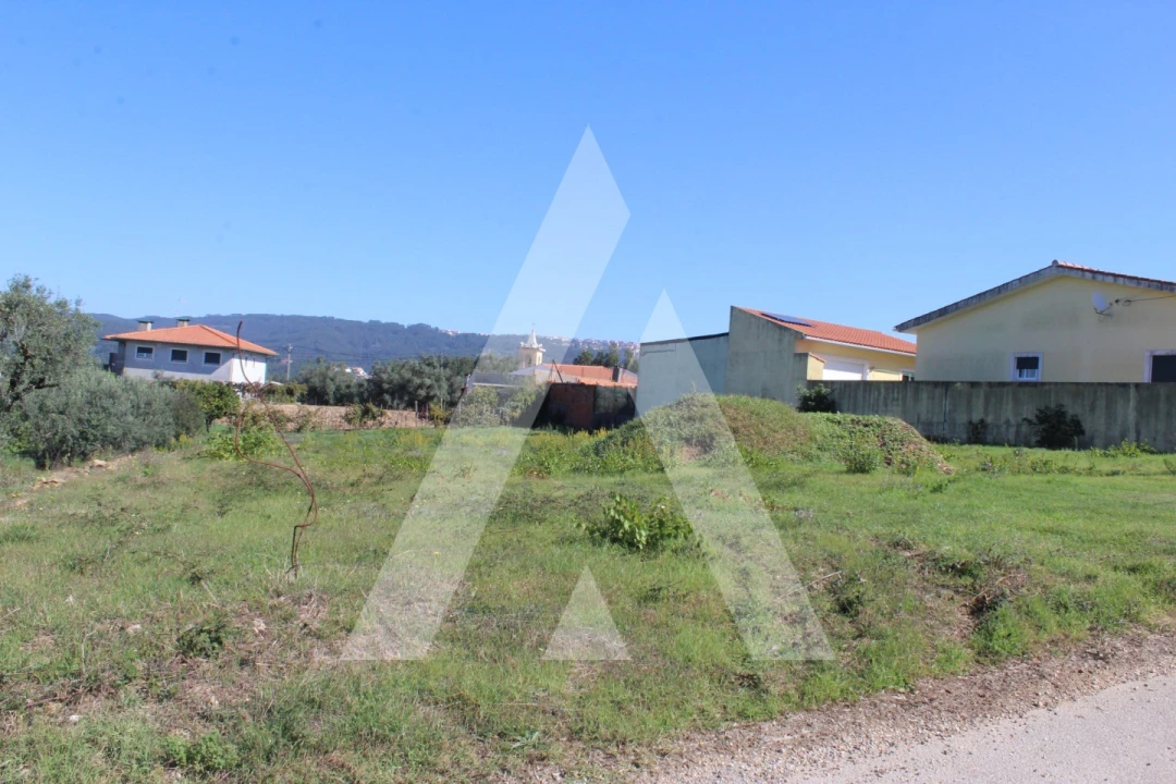 Terreno para Venda em Santo Antonio dos Olivais Foto 1