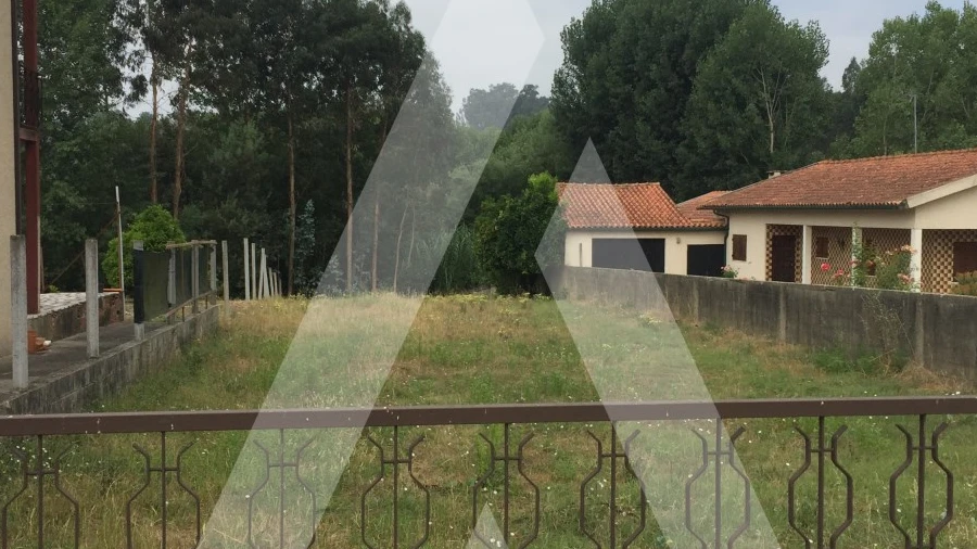 Terreno para Venda em Avelãs de Caminho