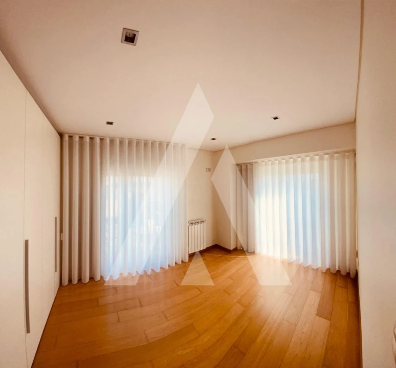 Moradia T4 para Venda em Aradas Foto 1