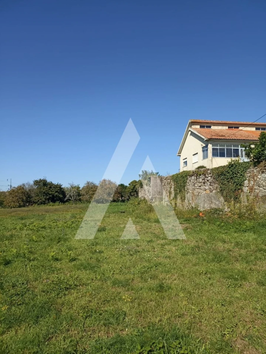 Terreno para Venda em Carreço Foto 2