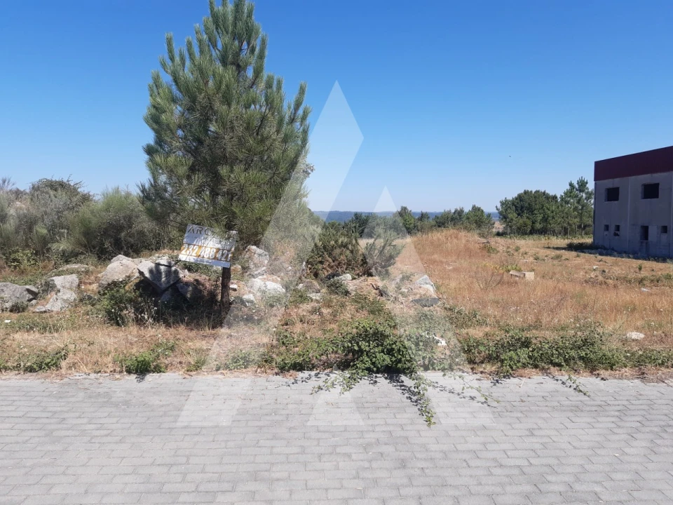 Terreno para Venda em Insua Foto 1