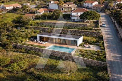 Terreno para Venda em São Miguel do Souto e Mosteirô