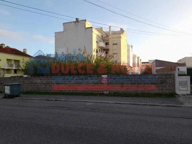 Terreno para Venda em Peniche Foto 1