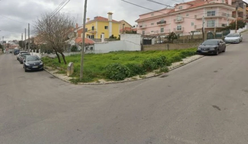 Terreno para Venda em Pontinha e Famões Foto 1