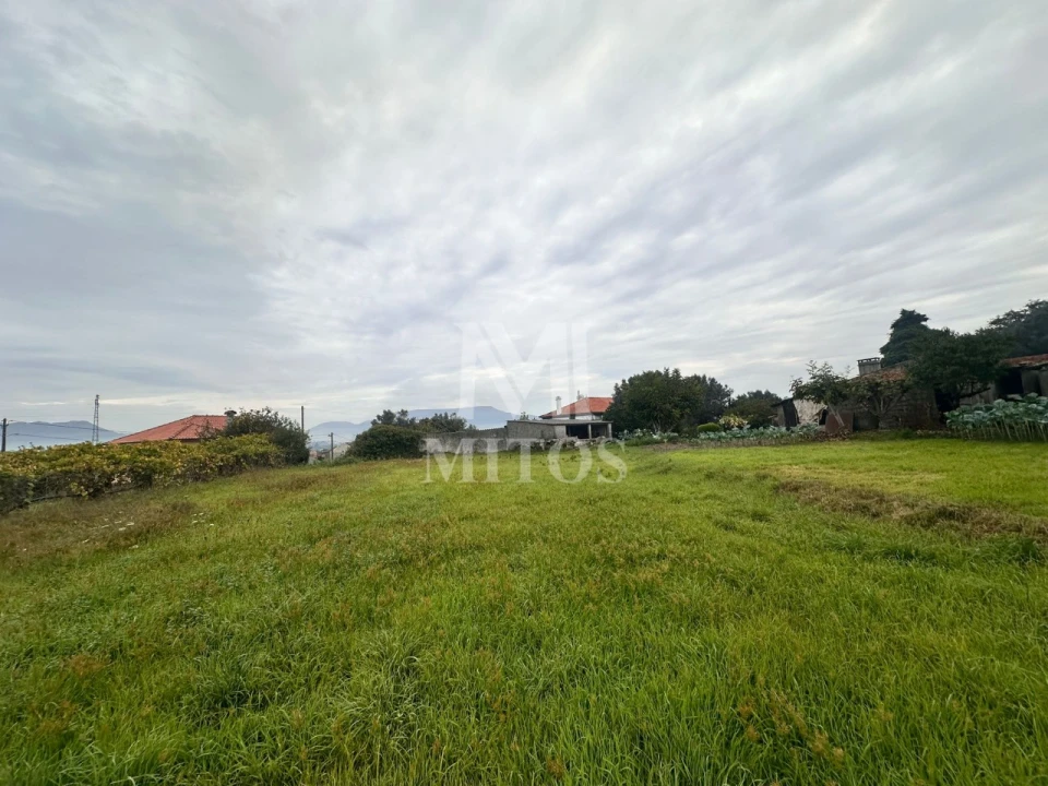 Terreno para Venda em Geraz do Lima (Santa Maria, Santa Leocádia, Moreira), Deão Foto 1