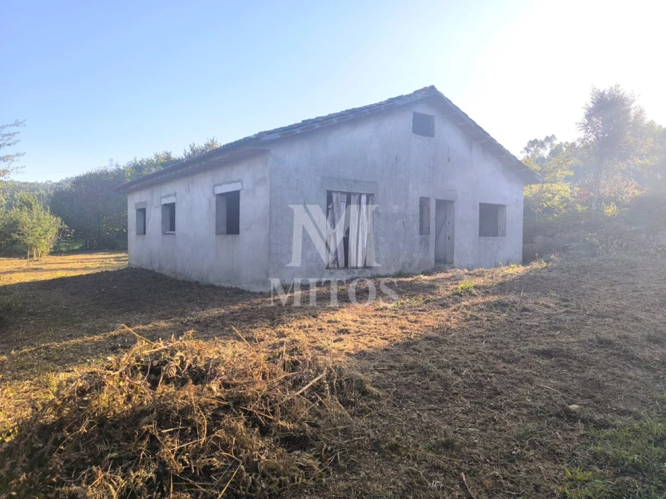 Terreno para Venda em Mujães Foto 1