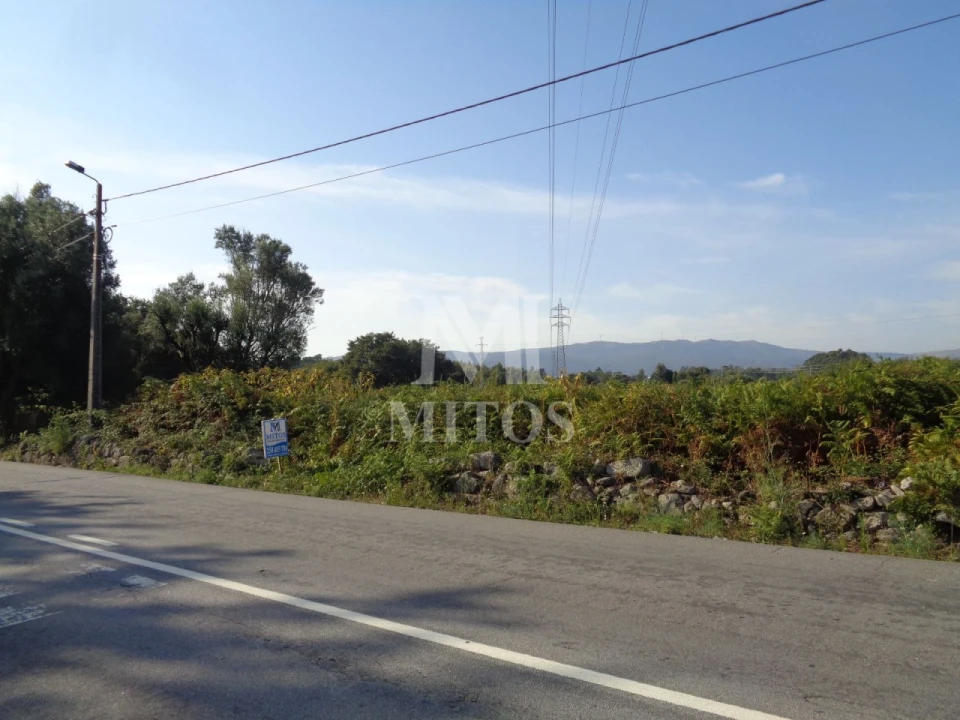 Terreno para Venda em Mazarefes e Vila Fria Foto 1