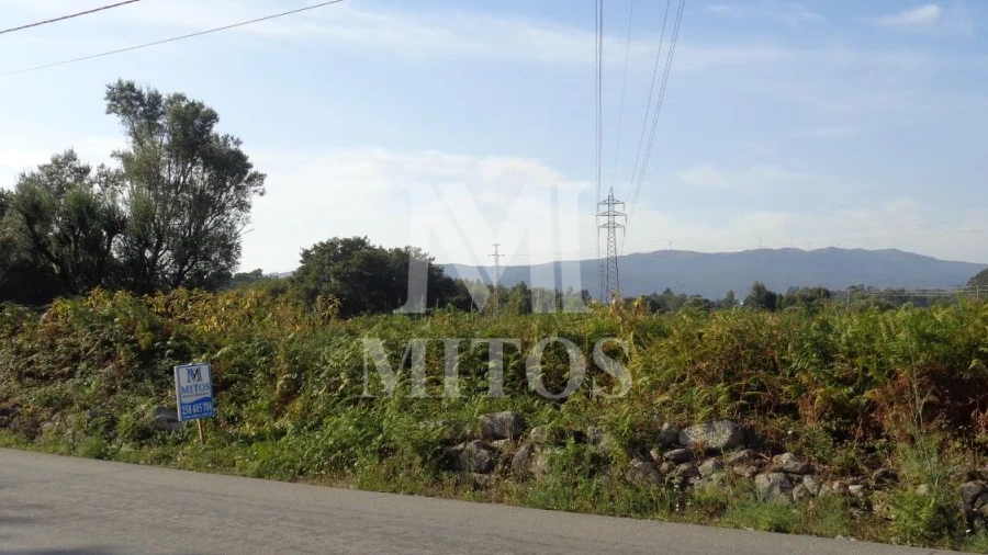 Terreno para Venda em Mazarefes e Vila Fria