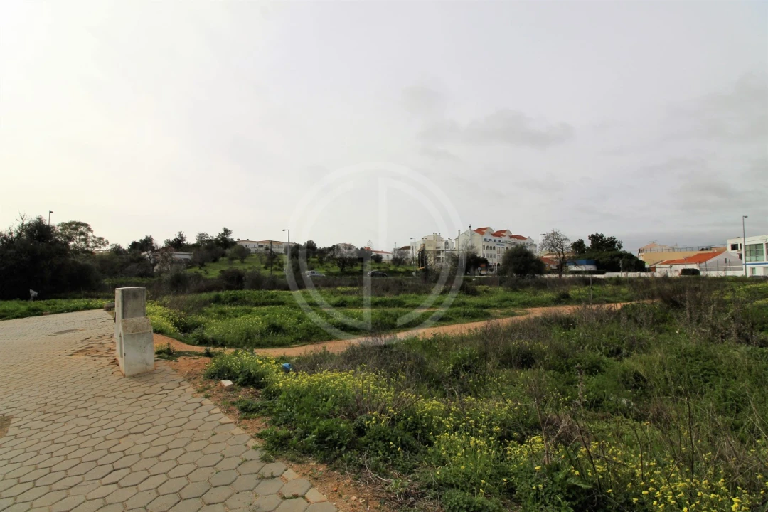 Terreno para Venda em Estômbar e Parchal Foto 1