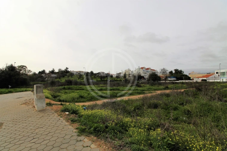 Terreno para Venda em Estômbar e Parchal Foto 1