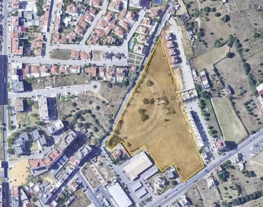 Terreno para Venda em Quelfes Foto 1