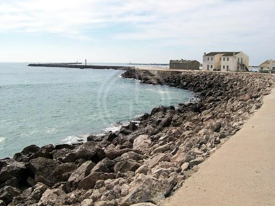 Terreno para Venda em Quelfes Foto 5