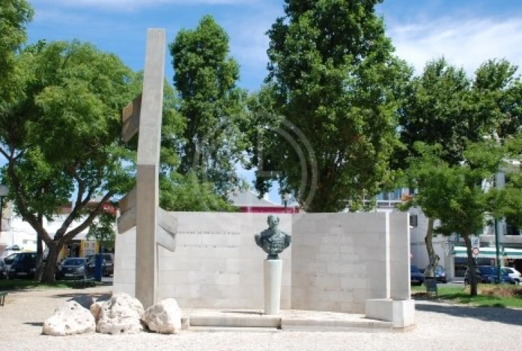 Terreno para Venda em Quelfes Foto 15