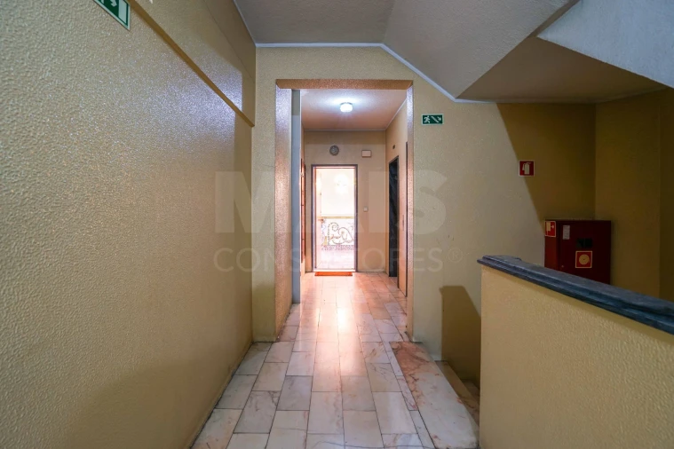 Apartamento T5 para Venda em Lumiar Foto 11