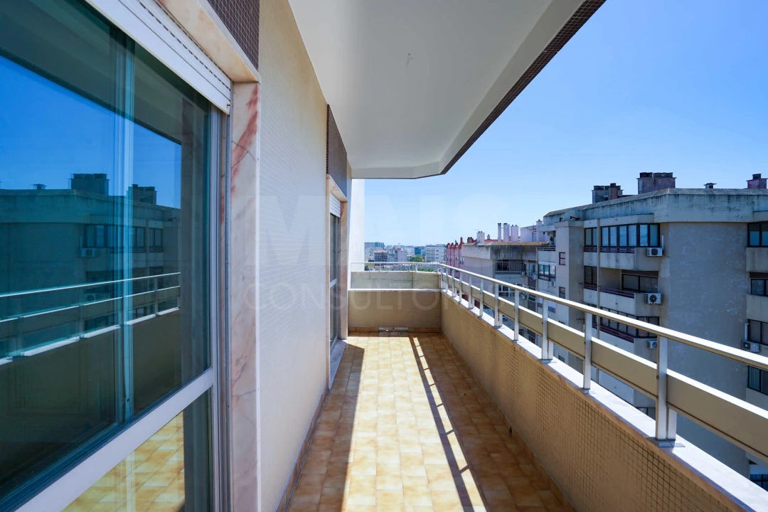 Apartamento T5 para Venda em Lumiar Foto 7