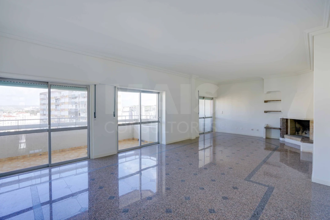 Apartamento T5 para Venda em Lumiar Foto 3