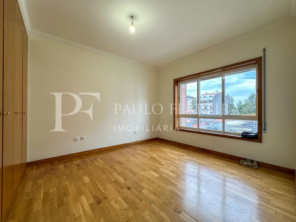 Apartamento T2 para Arrendamento em Vila Nova de Famalicão e Calendário Foto 9