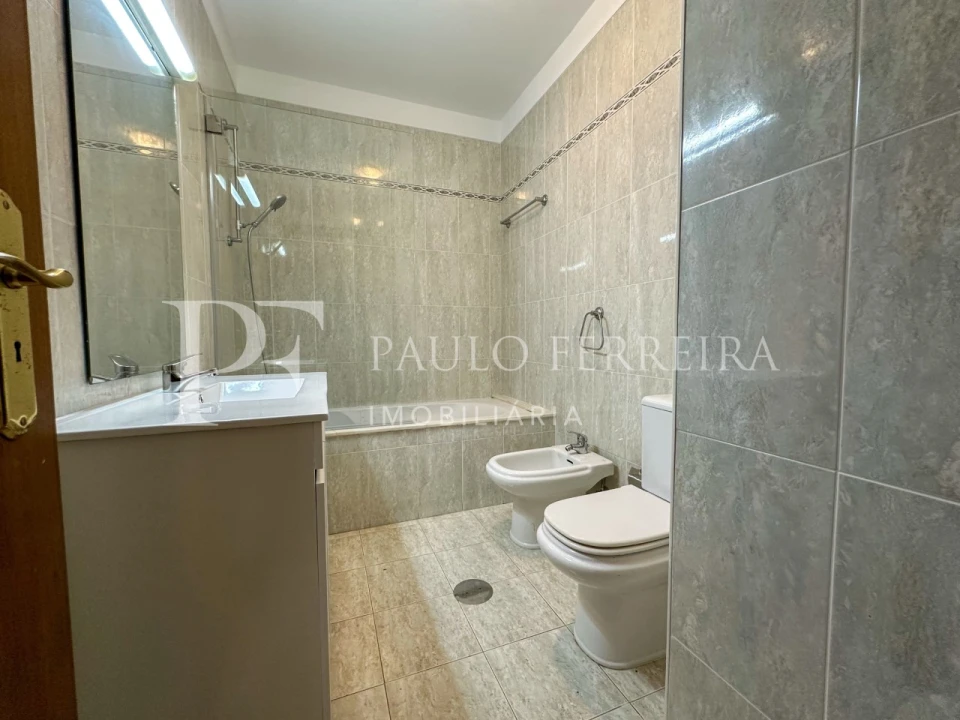 Apartamento T2 para Arrendamento em Vila Nova de Famalicão e Calendário Foto 10