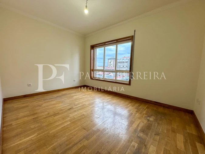 Apartamento T2 para Arrendamento em Vila Nova de Famalicão e Calendário Foto 8