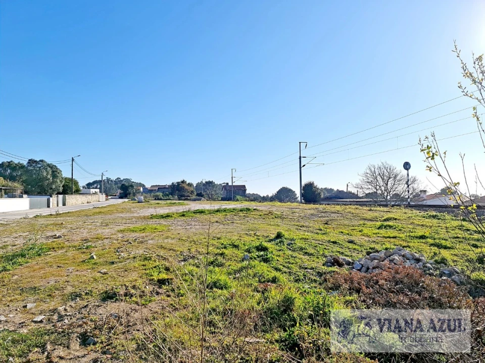 Terreno para Venda em Carreço Foto 1