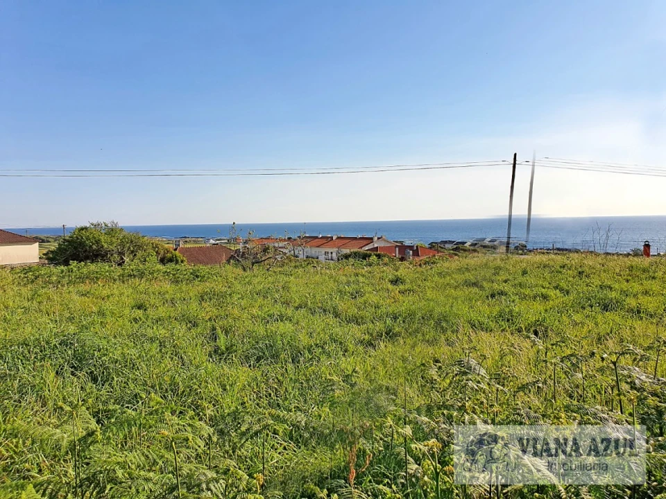 Terreno para Venda em Carreço Foto 1