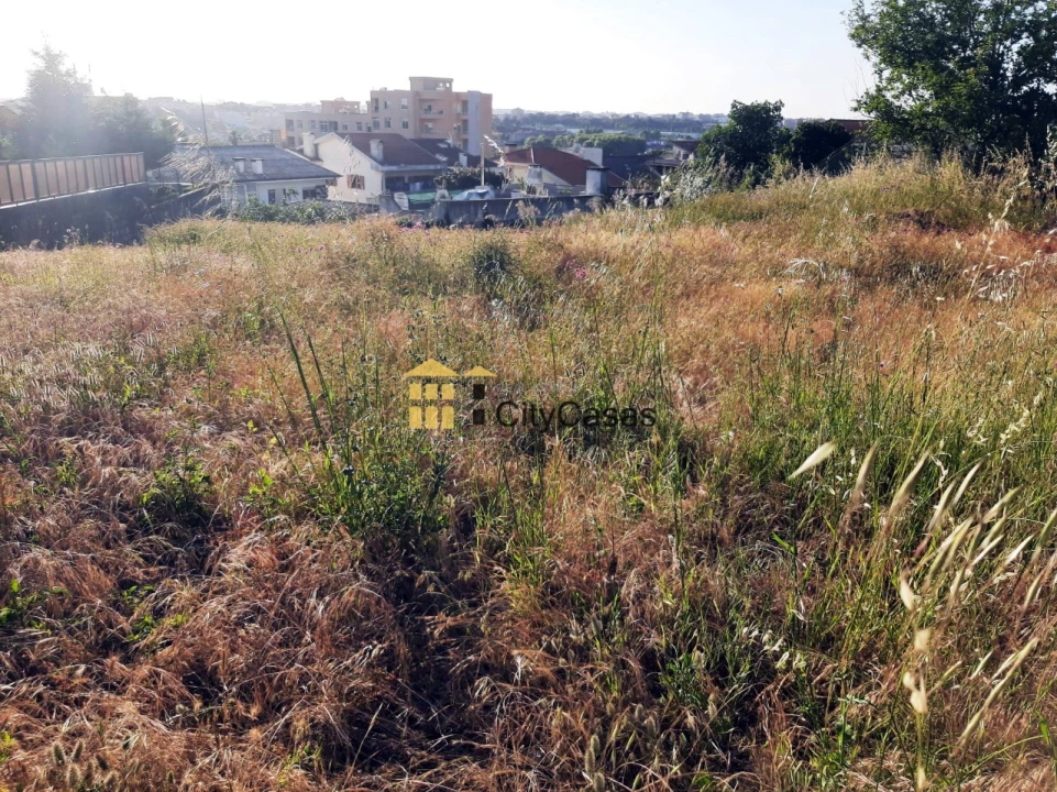 Terreno para Venda em Fânzeres e São Pedro da Cova Foto 2
