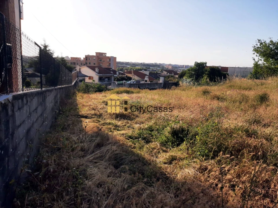 Terreno para Venda em Fânzeres e São Pedro da Cova Foto 1