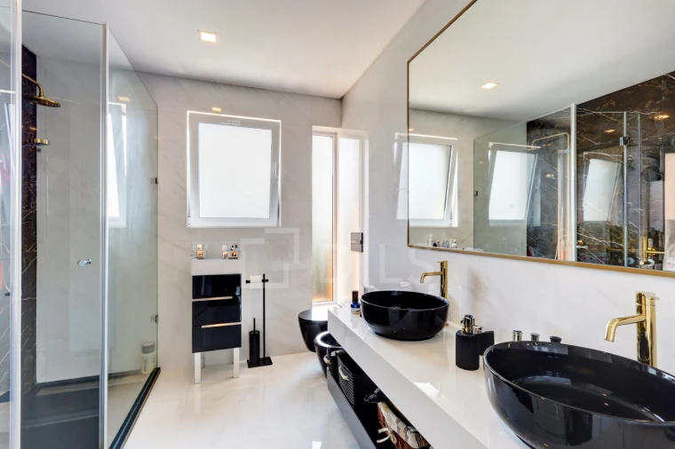 Moradia T6 para Venda em Queluz e Belas Foto 20