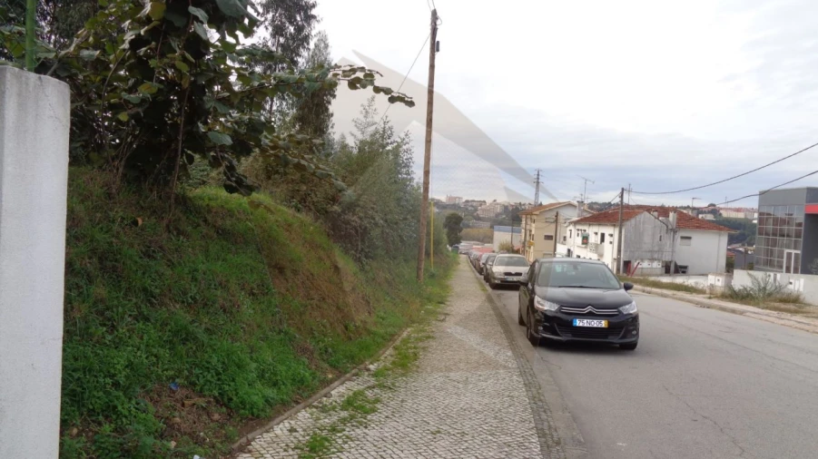 Terreno para Venda em São João da Madeira Foto 3