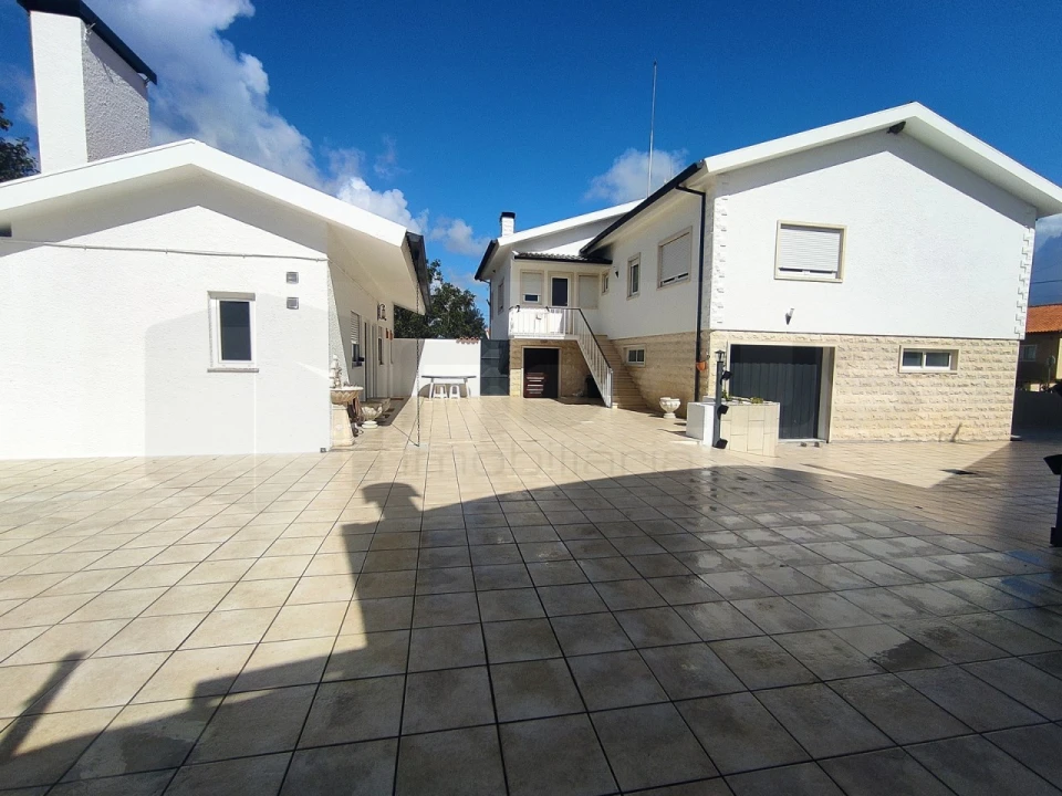 Moradia T3 para Arrendamento em Requeixo, Nossa Senhora de Fátima e Nariz Foto 1