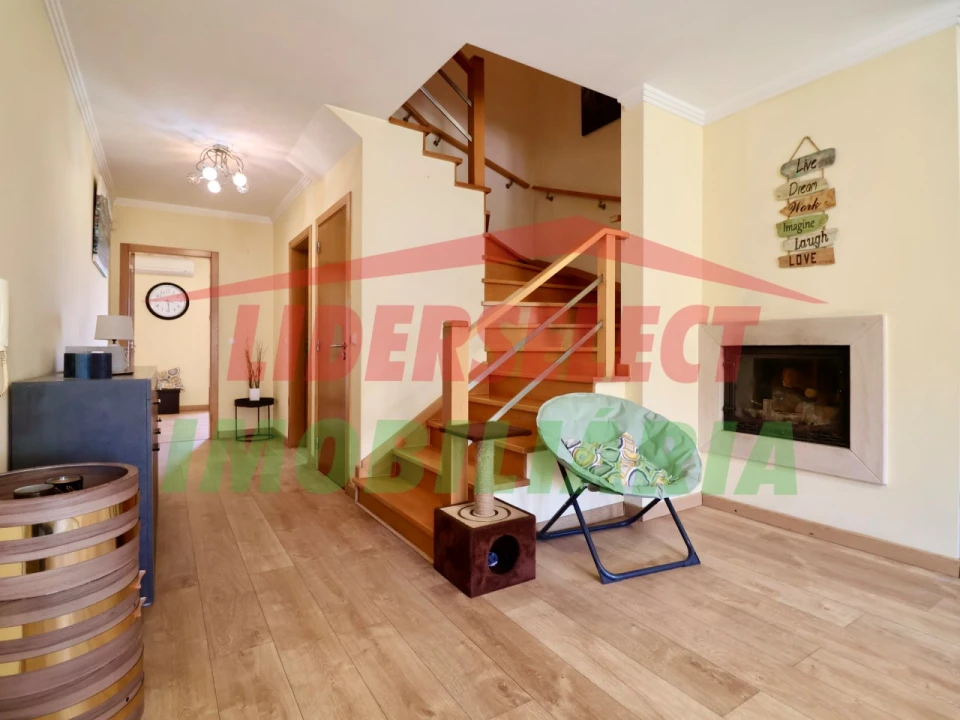 Moradia T3 para Venda em Silveira Foto 8