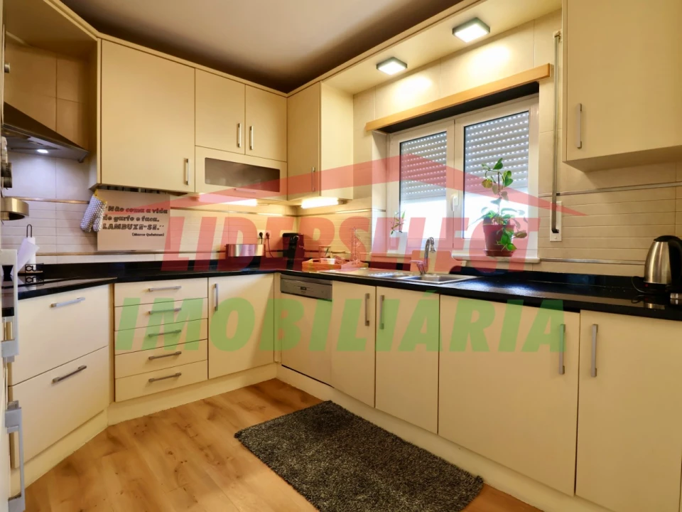 Moradia T3 para Venda em Silveira Foto 3