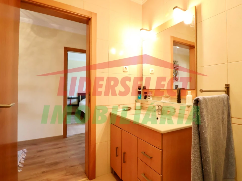 Moradia T3 para Venda em Silveira Foto 31